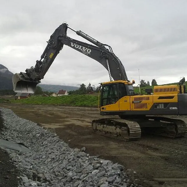 Volvo EC 380 Arild Øygard i arbeid på ny E6 på Fron