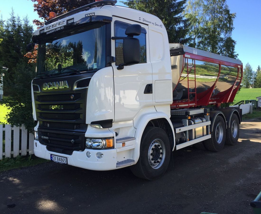 Scania R580 med asfaltbalje